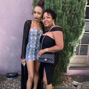 Meet your Posher, Yolanda